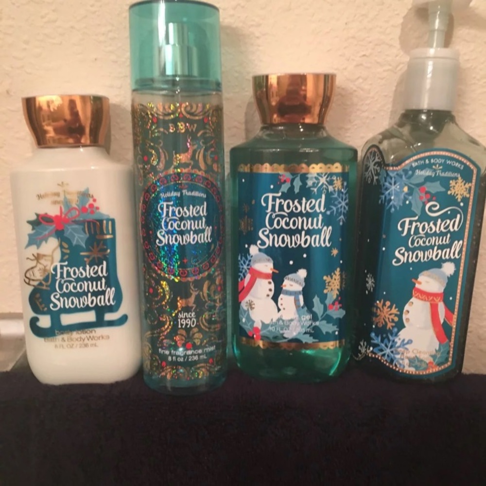 Frosted coconut snowball set brand new